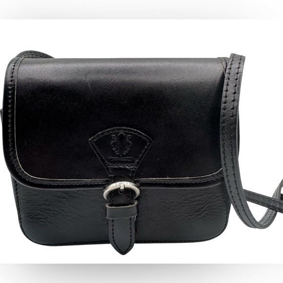 unbranded Handbags - Timeless Black Leather Crossbody Bag with Adjustable Strap